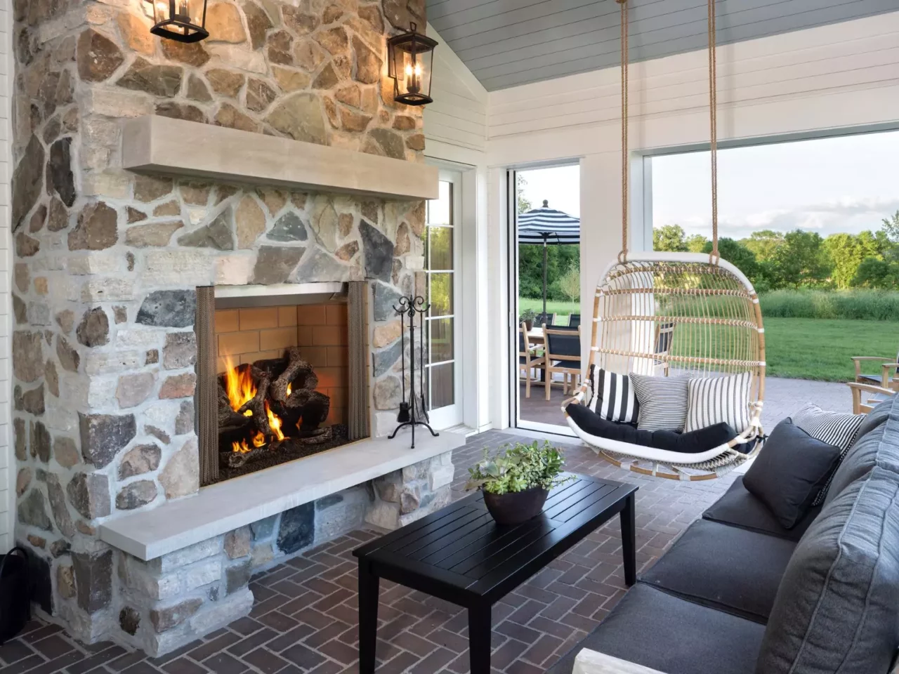 HNG_Castlewood_fireplace_outdoor_swingseat-2x-jpg