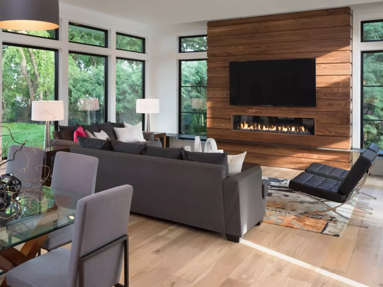 HNG_Primo_wood_fireplace_livingroom-wTV-2x-jpg